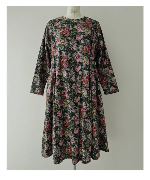 cawaii(カワイイ)の「ヴィンテージ風花柄プリントのコットンコーデュロイミディアムワンピース(ワンピース・レディース・マルチ・FREE)」の16枚目の写真