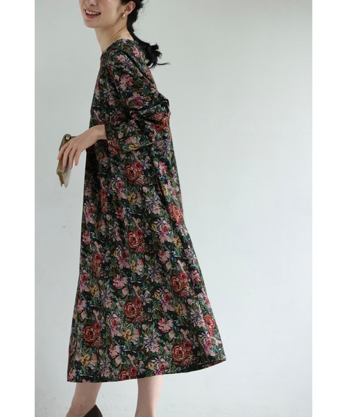 cawaii(カワイイ)の「ヴィンテージ風花柄プリントのコットンコーデュロイミディアムワンピース(ワンピース・レディース・マルチ・FREE)」の17枚目の写真