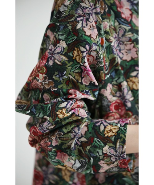 cawaii(カワイイ)の「ヴィンテージ風花柄プリントのコットンコーデュロイミディアムワンピース(ワンピース・レディース・マルチ・FREE)」の4枚目の写真