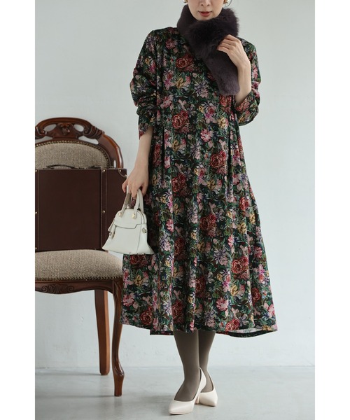 cawaii(カワイイ)の「ヴィンテージ風花柄プリントのコットンコーデュロイミディアムワンピース(ワンピース・レディース・マルチ・FREE)」の6枚目の写真