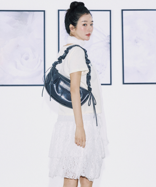 NICK&NICOLE（ニックアンドニコール）の「CRYSTAL SHIRRING RIBBON ROUND BAG_CHARCOAL（ショルダーバッグ・レディース・その他・FREE）」の5枚目の写真