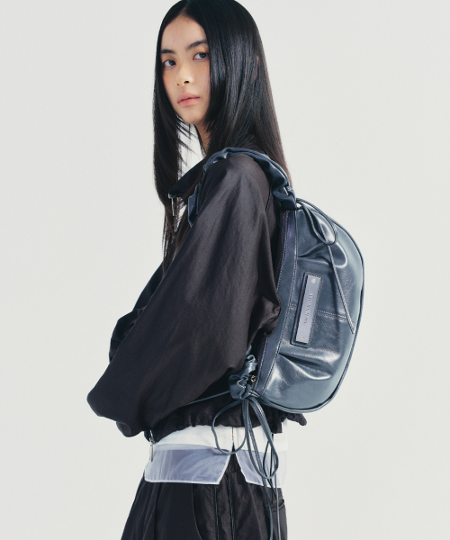 NICK&NICOLE（ニックアンドニコール）の「CRYSTAL SHIRRING RIBBON ROUND BAG_CHARCOAL（ショルダーバッグ・レディース・その他・FREE）」の7枚目の写真