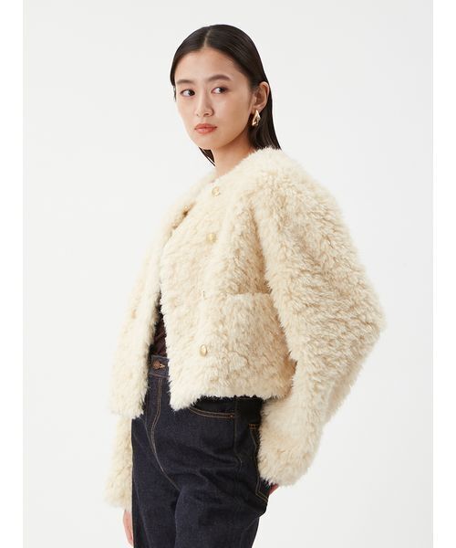 金釦フェイクファー短丈ジャケット（ノーカラージャケット）｜Mila
