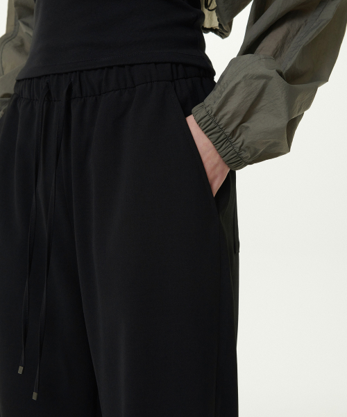 MUSINSA STANDARD WOMAN（ムシンサスタンダードウーマン）の「ウィメンズリネンライクワイドバンディングパンツ[ブラック]（その他パンツ・レディース・その他・30/24/26/28）」の4枚目の写真