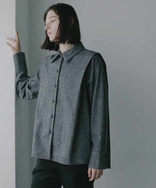 MANOF(マノフ)の「MELTON WIDE COLLAR SHIRTS(シャツ/ブラウス・レディース・ベージュ/チャコールグレー・F)」の2枚目の写真