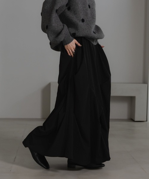 LOWRYS FARM（ローリーズファーム）の「タックボリュームスカート　605908（スカート・レディース・ブラック/オフホワイト・FREE）」の2枚目の写真