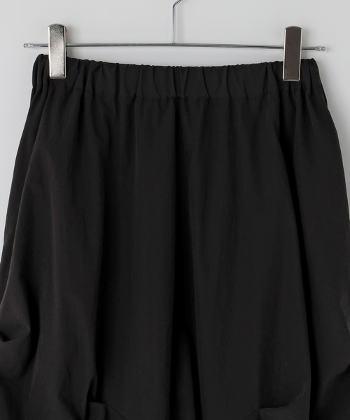 LOWRYS FARM（ローリーズファーム）の「タックボリュームスカート　605908（スカート・レディース・ブラック/オフホワイト・FREE）」の5枚目の写真