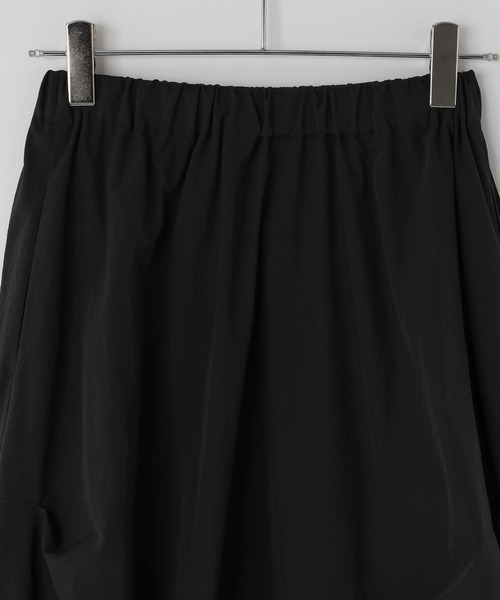 LOWRYS FARM（ローリーズファーム）の「タックボリュームスカート　605908（スカート・レディース・ブラック/オフホワイト・FREE）」の8枚目の写真