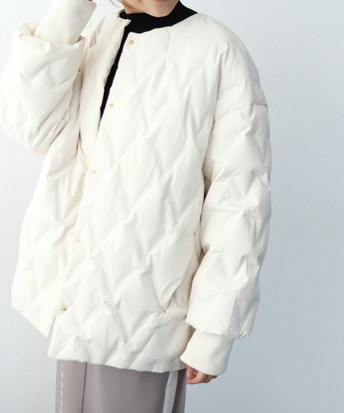 Jines（ジネス）の「ステッチレスノーカラーダウンジャケット（ダウンジャケット/コート・レディース・ブラック/アイボリー・38）」の21枚目の写真