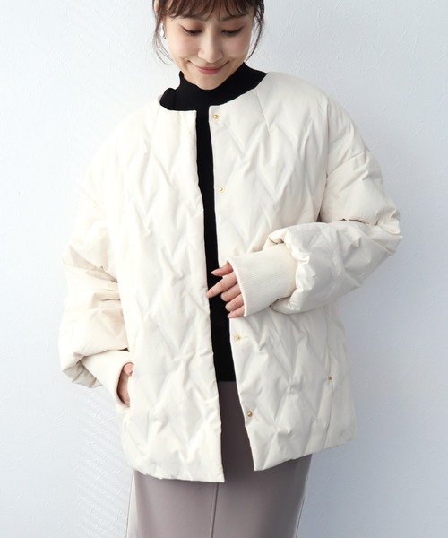 Jines（ジネス）の「ステッチレスノーカラーダウンジャケット（ダウンジャケット/コート・レディース・ブラック/アイボリー・38）」の17枚目の写真