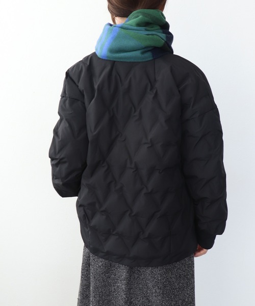 Jines（ジネス）の「ステッチレスノーカラーダウンジャケット（ダウンジャケット/コート・レディース・ブラック/アイボリー・38）」の19枚目の写真