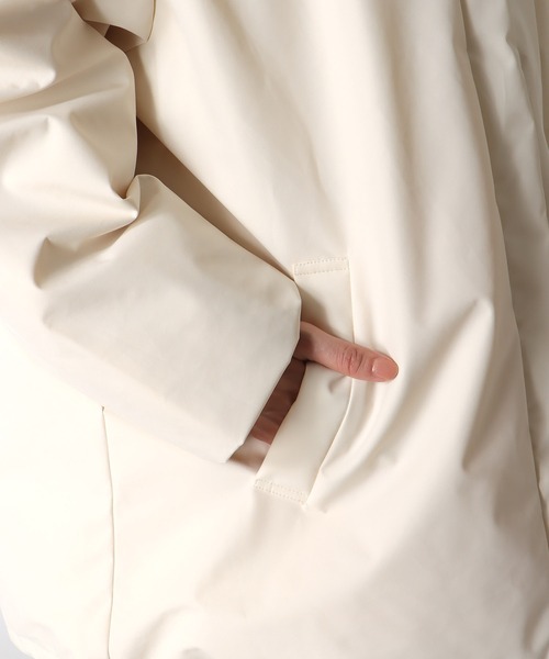 Jines(ジネス)の「ステッチレス ライナー付きダウンジャケット(ダウンジャケット/コート・レディース・アイボリー/ブラック・38)」の21枚目の写真