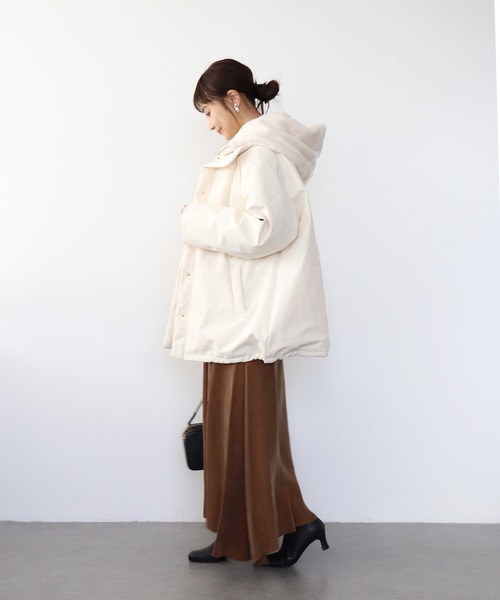 Jines(ジネス)の「ステッチレス ライナー付きダウンジャケット(ダウンジャケット/コート・レディース・アイボリー/ブラック・38)」の4枚目の写真