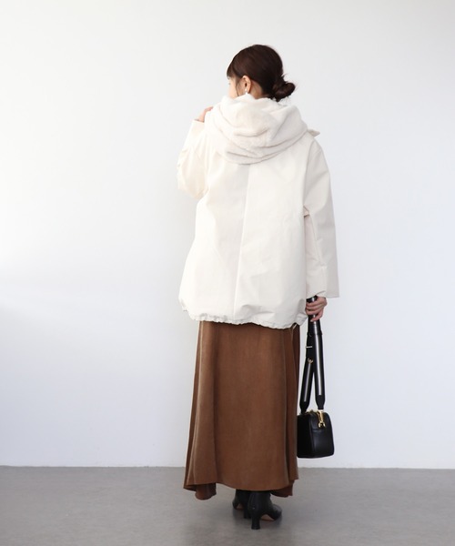 Jines(ジネス)の「ステッチレス ライナー付きダウンジャケット(ダウンジャケット/コート・レディース・アイボリー/ブラック・38)」の5枚目の写真