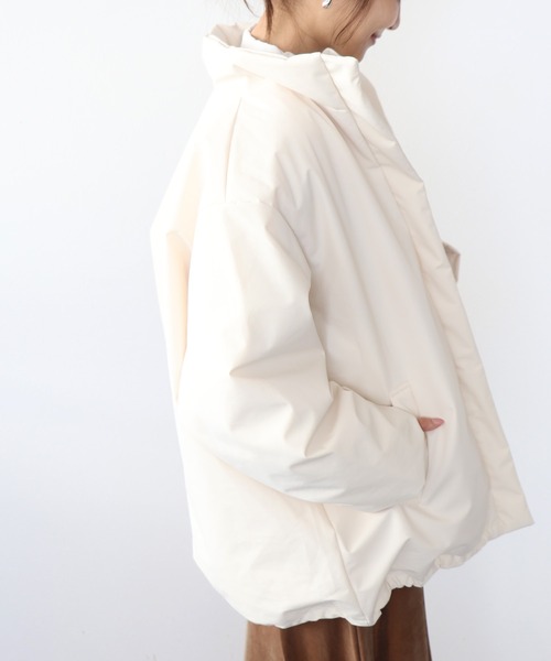 Jines(ジネス)の「ステッチレス ライナー付きダウンジャケット(ダウンジャケット/コート・レディース・アイボリー/ブラック・38)」の9枚目の写真