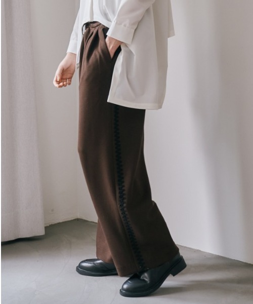 Muel Chic(ミュエルシック)の「Perth pants パースパンツ(その他パンツ・レディース・オフホワイト/ネイビー/ブラウン・MEDIUM/SMALL)」の3枚目の写真