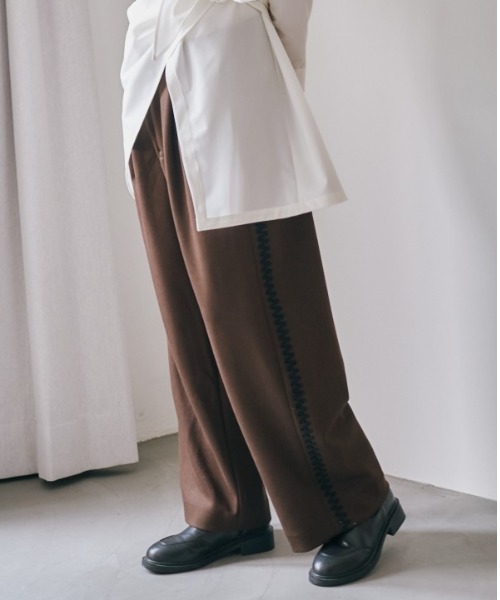 Muel Chic(ミュエルシック)の「Perth pants パースパンツ(その他パンツ・レディース・オフホワイト/ネイビー/ブラウン・MEDIUM/SMALL)」の19枚目の写真