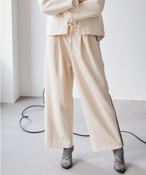 Muel Chic(ミュエルシック)の「Perth pants パースパンツ(その他パンツ・レディース・オフホワイト/ネイビー/ブラウン・MEDIUM/SMALL)」の12枚目の写真