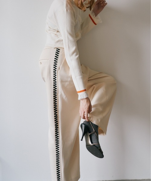 Muel Chic(ミュエルシック)の「Perth pants パースパンツ(その他パンツ・レディース・オフホワイト/ネイビー/ブラウン・MEDIUM/SMALL)」の11枚目の写真