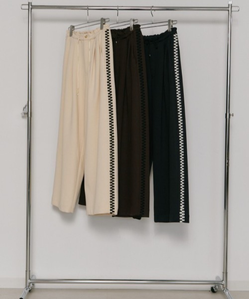 Muel Chic(ミュエルシック)の「Perth pants パースパンツ(その他パンツ・レディース・オフホワイト/ネイビー/ブラウン・MEDIUM/SMALL)」の4枚目の写真