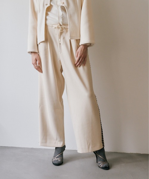 Muel Chic(ミュエルシック)の「Perth pants パースパンツ(その他パンツ・レディース・オフホワイト/ネイビー/ブラウン・MEDIUM/SMALL)」の16枚目の写真