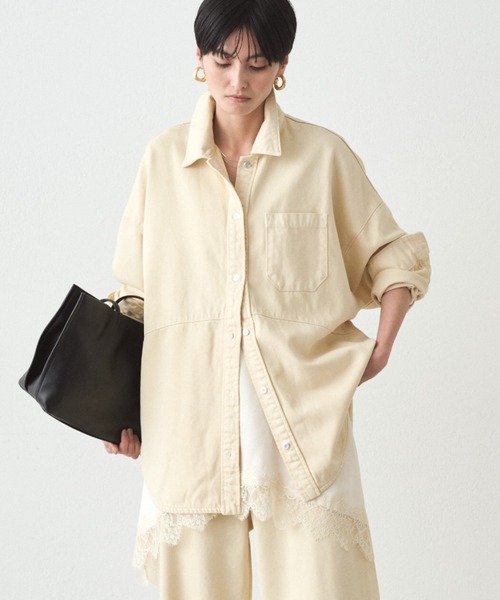 LOUNGEDRESS（ラウンジドレス）の「スウィッチカラーデニムシャツ（シャツ/ブラウス・レディース・イエロー・FREE）」の12枚目の写真