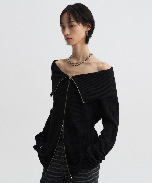 DNSR WOMEN(ディーエヌエスアールウーマン)の「オフショルダー ニット ジップアップ ブラック(ニット/セーター・レディース・その他・FREE)」の2枚目の写真