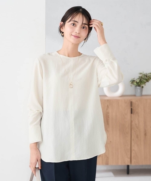 a.v.v(アーヴェヴェ)の「ノーカラーカフスブラウス(シャツ/ブラウス・レディース・ダークインディゴブルー/アイボリー・36/38/40)」の4枚目の写真