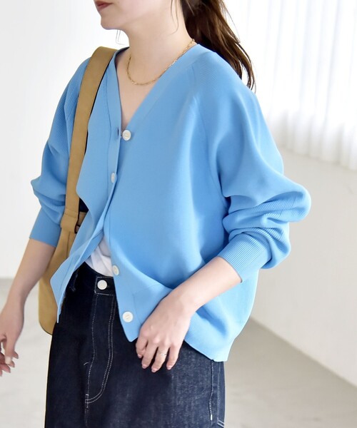 quaranciel(カランシエル)の「quaranciel:〈手洗い可能〉アゼ Vネック コンパクト ニット カーディガン(カーディガン/ボレロ・レディース・ライトブルー/ネイビー/イエロー・ONE SIZE)」の2枚目の写真