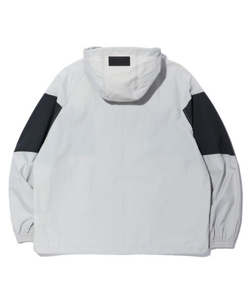 ACEI（アセイ）の「カラーブロックフードジャケット【UNI】ライトグレー（ナイロンジャケット・メンズ・ライトグレー・SMALL/MEDIUM/LARGE）」の2枚目の写真