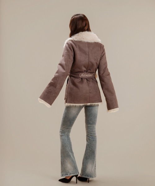 silent(and)（サイレントアンド）の「Velvet BonBon Coat(Long)（ムートンコート・レディース・ベージュ/ブラウン・LONG）」の5枚目の写真