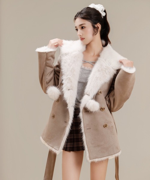 silent(and)（サイレントアンド）の「Velvet BonBon Coat(Long)（ムートンコート・レディース・ベージュ/ブラウン・LONG）」の11枚目の写真
