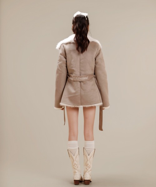 silent(and)（サイレントアンド）の「Velvet BonBon Coat(Long)（ムートンコート・レディース・ベージュ/ブラウン・LONG）」の22枚目の写真