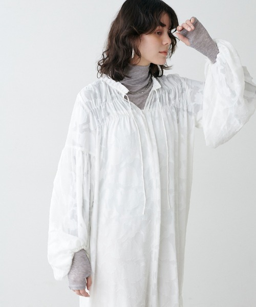 LARUTA(ラルータ)の「【LARUTA】シアバター加工シアータートルプルオーバー(Tシャツ/カットソー・レディース・オフホワイト/ブラック/サックスブルー/イエロー/ライトグレー・FREE)」の18枚目の写真