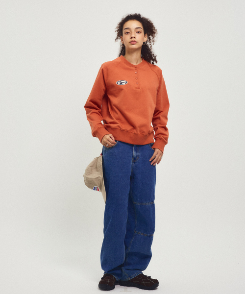 MENASOO（ミナス）の「Henrineck Sweatshirt_Brick（スウェット・レディース・Brick・F）」の2枚目の写真