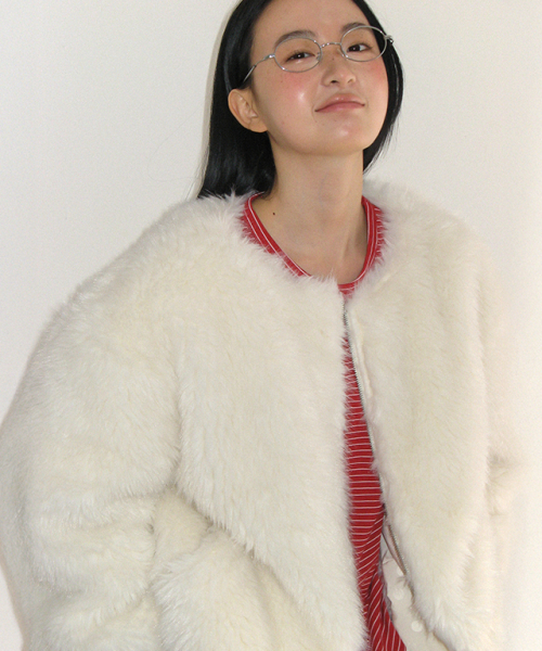 RONRON（ロンロン）の「INNER POINTED FLUFFY FUR JACKET IVORY（ムートンコート・レディース・その他・FREE）」の3枚目の写真