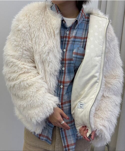 RONRON（ロンロン）の「INNER POINTED FLUFFY FUR JACKET IVORY（ムートンコート・レディース・その他・FREE）」の2枚目の写真
