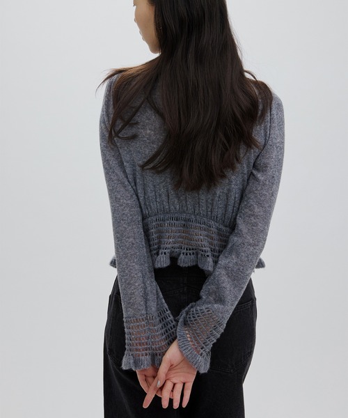 Ameri(アメリ)の「FLUFFY SHEER FRILL KNIT TOP(ニット/セーター・レディース・グレー/クリーム/ライトブルー・FREE)」の6枚目の写真