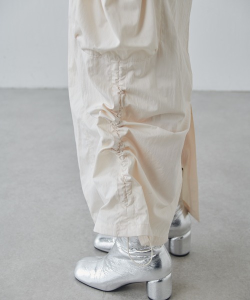 Lui's（ルイス）の「【セットアップ対応◎】ドロスドカーゴスカート（スカート・レディース・ブラック/アイボリー・FREE）」の3枚目の写真