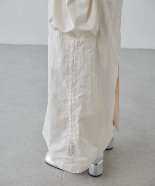 Lui's（ルイス）の「【セットアップ対応◎】ドロスドカーゴスカート（スカート・レディース・ブラック/アイボリー・FREE）」の4枚目の写真