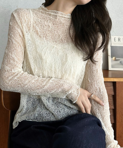 Eclat one(エクラワン)の「【Eclat one】メロウネック シアー レース トップス(Tシャツ/カットソー・レディース・アイボリー/サックスブルー/ブラック/グレイッシュベージュ・M)」の2枚目の写真
