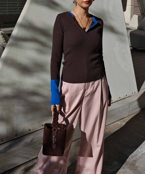 esutoreja（エストレジャ）の「バイカラーヘンリーネックリブニット（ニット/セーター・レディース・ブラウン/アイボリー・FREE）」の5枚目の写真