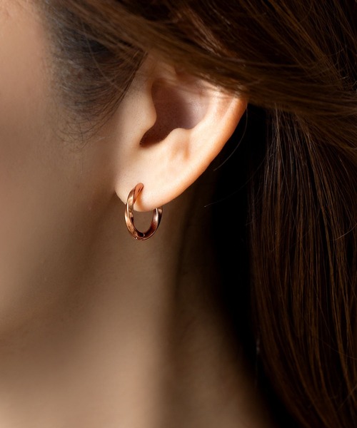 Cream dot.（クリームドット）の「【サージカルステンレス】ひねりラインのステンレス製ワンタッチフープピアス（ピアス（両耳用）・レディース・ゴールド/シルバー/ピンクゴールド・#10/#12/#8）」の10枚目の写真