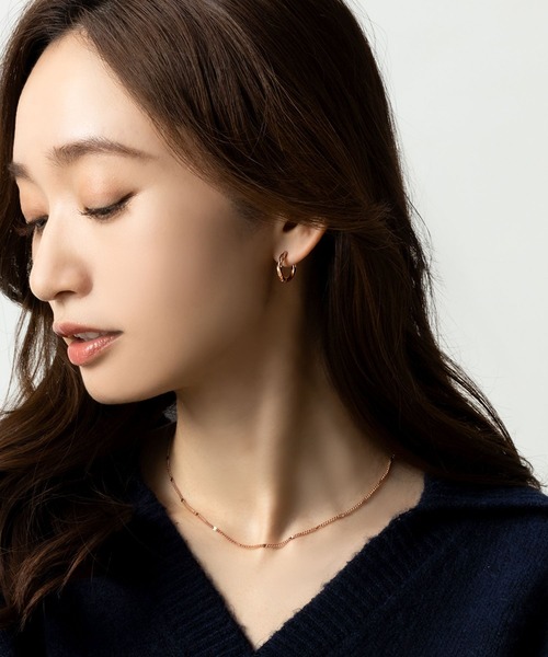 Cream dot.（クリームドット）の「【サージカルステンレス】ひねりラインのステンレス製ワンタッチフープピアス（ピアス（両耳用）・レディース・ゴールド/シルバー/ピンクゴールド・#10/#12/#8）」の9枚目の写真