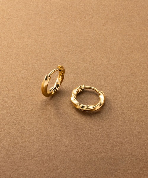 Cream dot.（クリームドット）の「【サージカルステンレス】ひねりラインのステンレス製ワンタッチフープピアス（ピアス（両耳用）・レディース・ゴールド/シルバー/ピンクゴールド・#10/#12/#8）」の8枚目の写真