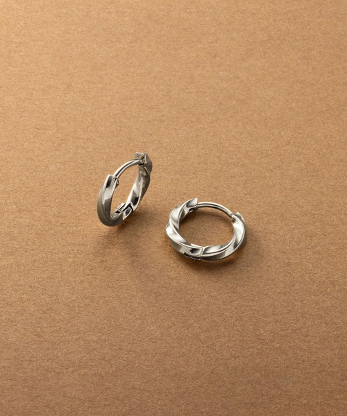 Cream dot.（クリームドット）の「【サージカルステンレス】ひねりラインのステンレス製ワンタッチフープピアス（ピアス（両耳用）・レディース・ゴールド/シルバー/ピンクゴールド・#10/#12/#8）」の5枚目の写真