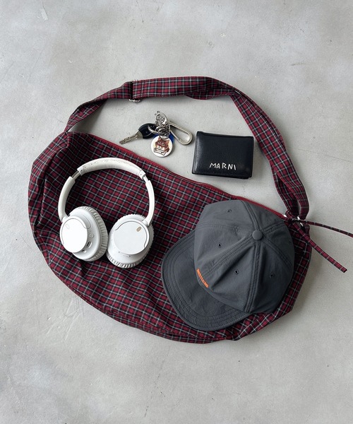 UNDERSTATEMENTs（アンダーステイトメント）の「【ユニセックス】チェックショルダーバッグ（ショルダーバッグ・メンズ・レッド/ネイビー/ブラック・FREE）」の3枚目の写真