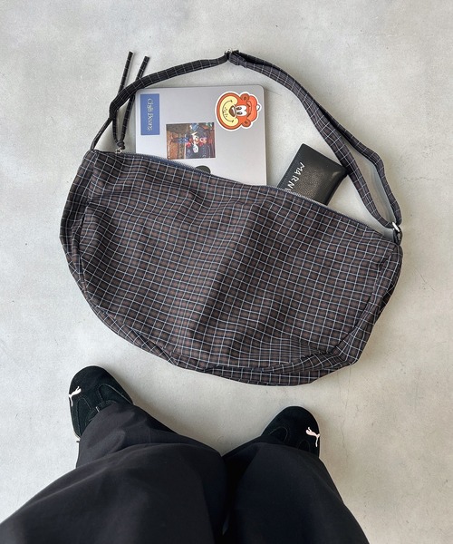 UNDERSTATEMENTs（アンダーステイトメント）の「【ユニセックス】チェックショルダーバッグ（ショルダーバッグ・メンズ・レッド/ネイビー/ブラック・FREE）」の6枚目の写真