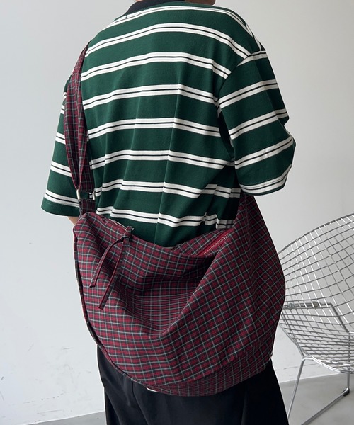 UNDERSTATEMENTs（アンダーステイトメント）の「【ユニセックス】チェックショルダーバッグ（ショルダーバッグ・メンズ・レッド/ネイビー/ブラック・FREE）」の8枚目の写真