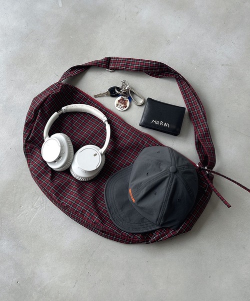 UNDERSTATEMENTs（アンダーステイトメント）の「【ユニセックス】チェックショルダーバッグ（ショルダーバッグ・メンズ・レッド/ネイビー/ブラック・FREE）」の16枚目の写真